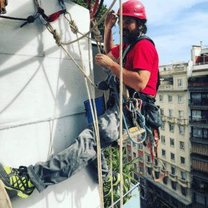 Trabajos verticales de urgencia en Barcelona