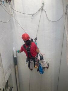 Trabajos verticales en patios de luces