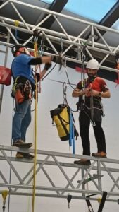 Cursos en altura y trabajos verticales de Servertik